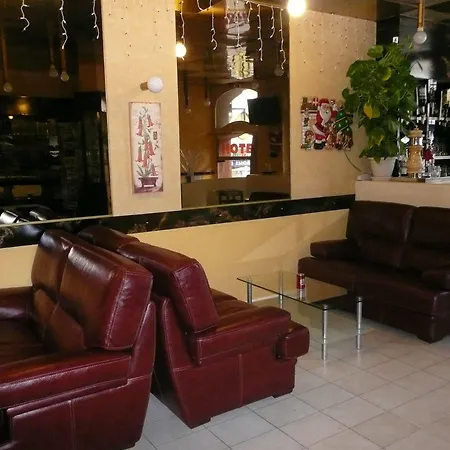 호텔 Saint Jean Baptiste 2*